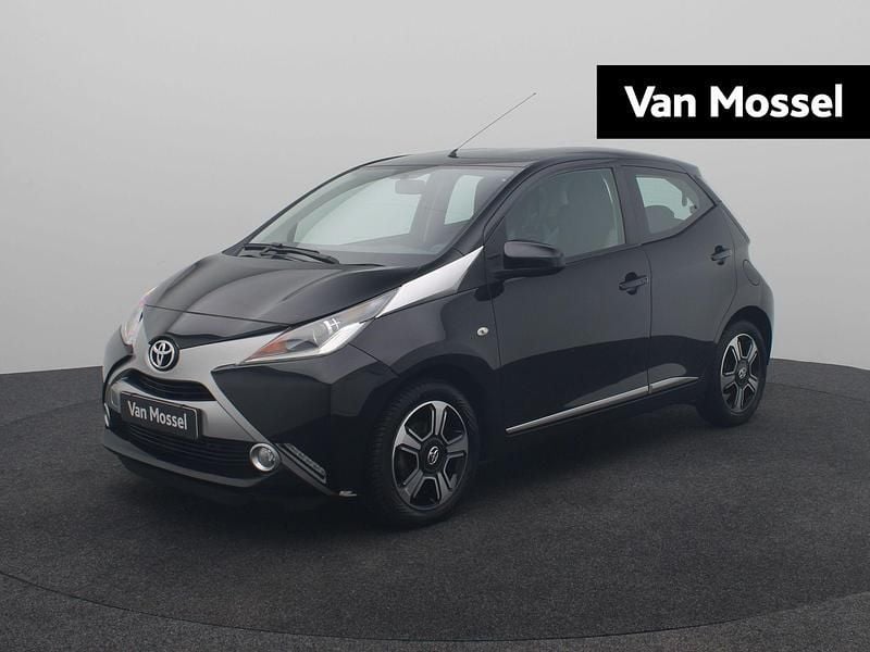 Zwart Gebruikt 2015 Toyota Aygo X-clusiv Hatchback | € 12.440 (Eerlijke prijs) - Afbeelding 1/2