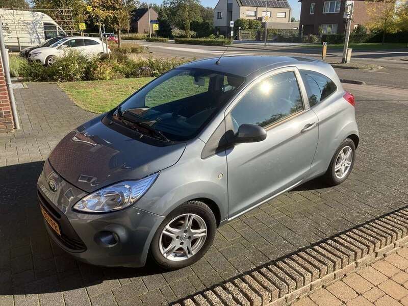Grijs Gebruikt 2009 Ford Ka Trend Hatchback | € 2.450 (Eerlijke prijs) - Afbeelding 1/4