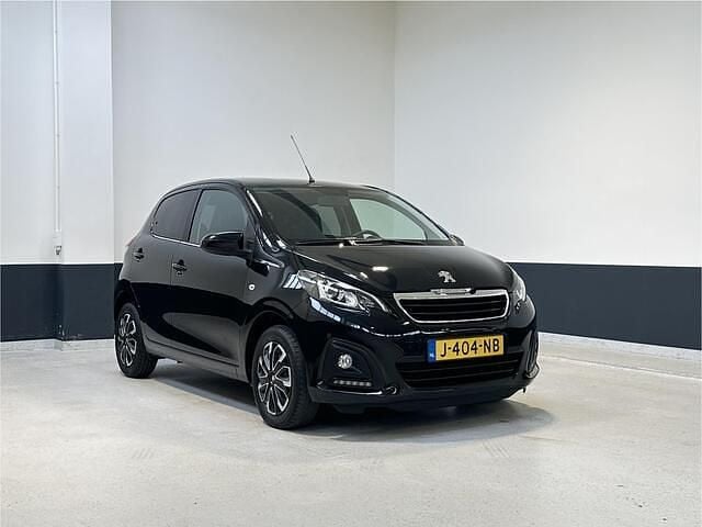 Zwart Gebruikt 2020 Peugeot 108 Active Hatchback | € 10.409 (Eerlijke prijs) - Afbeelding 1/4