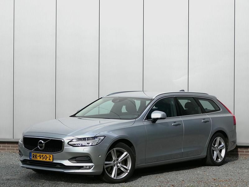 Grijs, metallic lak Gebruikt 2018 Volvo V90 Momentum Stationwagen | € 25.999 (Eerlijke prijs) - Afbeelding 1/4