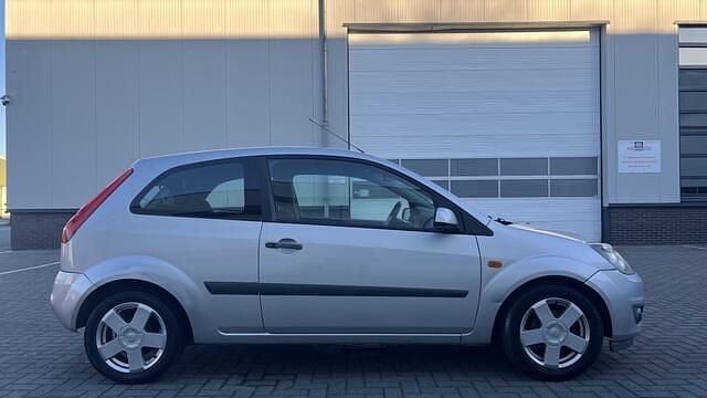 Occasion Ford Fiesta Futura 101 PK (74 kW) 2006 Grijs Hatchback