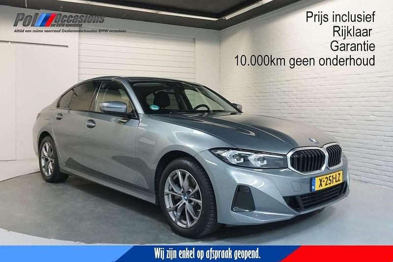 Grijs Gebruikt 2023 BMW 320e Sedan | € 33.800 (Goede deal) - Afbeelding 1/4