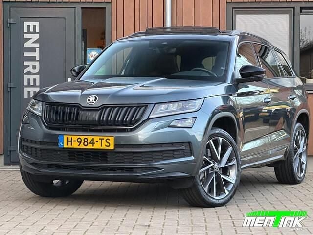 Grijs (metallic) Gebruikt 2020 Skoda Kodiaq SportLine SUV | € 32.950 (Eerlijke prijs) - Afbeelding 1/4