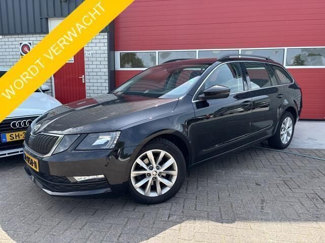 Zwart, metallic lak Gebruikt 2018 Skoda Octavia Business Line Stationwagen | € 14.888 (Iets duurder) - Afbeelding 1/4