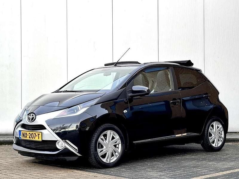 Zwart Gebruikt 2017 Toyota Aygo X-wave Hatchback | € 9.950 (Eerlijke prijs) - Afbeelding 1/4