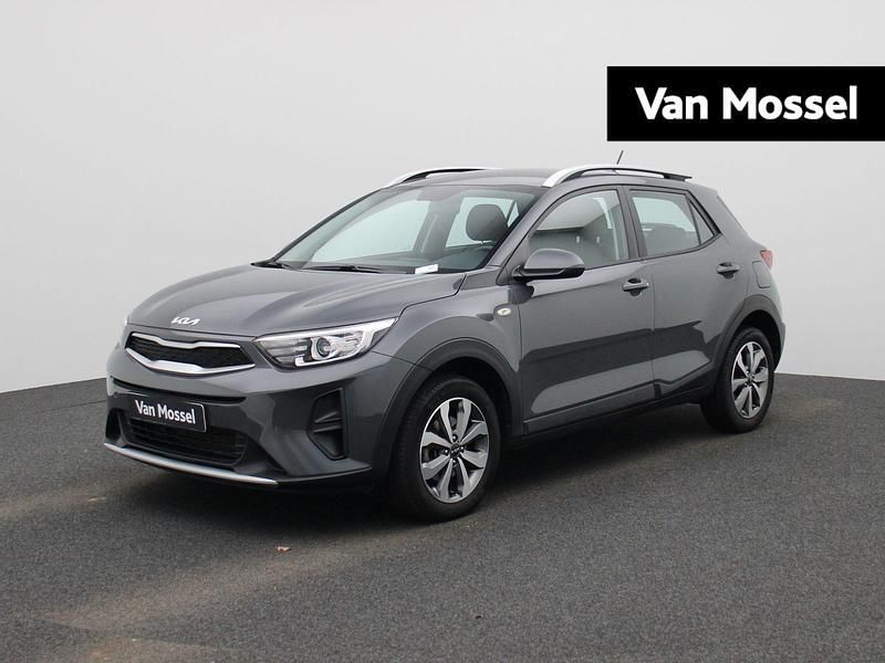 Grijs Gebruikt 2023 Kia Stonic Urban SUV | € 17.945 (Goede deal) - Afbeelding 1/3