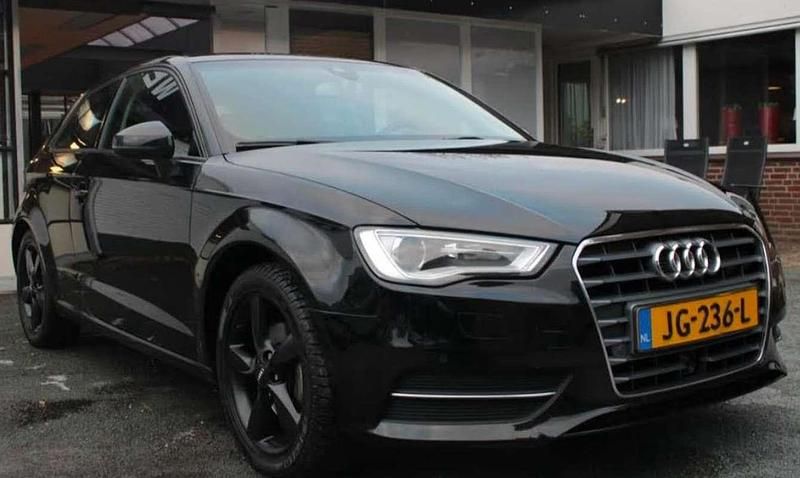 Zwart Gebruikt 2015 Audi A3 Stationwagen | € 13.000 - Afbeelding 1/4