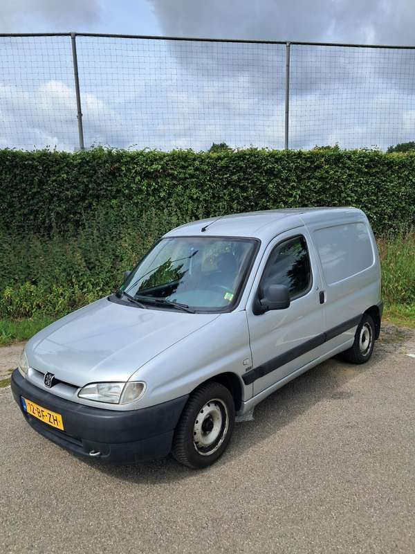Zilver Gebruikt 2002 Peugeot Partner MPV | € 1.450 (Eerlijke prijs) - Afbeelding 1/4