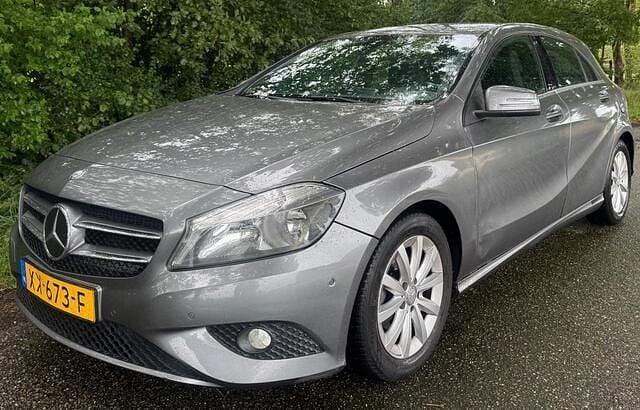 Grijs Gebruikt 2015 Mercedes A180 Edition Hatchback | € 6.850 (Super prijs) - Afbeelding 1/4
