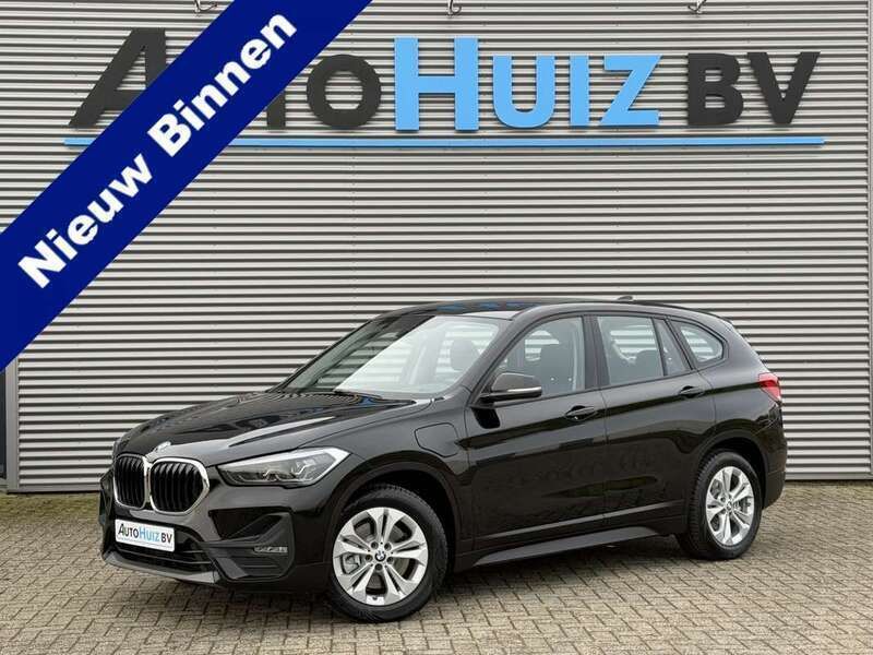 Zwart Gebruikt 2021 BMW X1 Executive SUV | € 25.990 (Goede deal) - Afbeelding 1/4