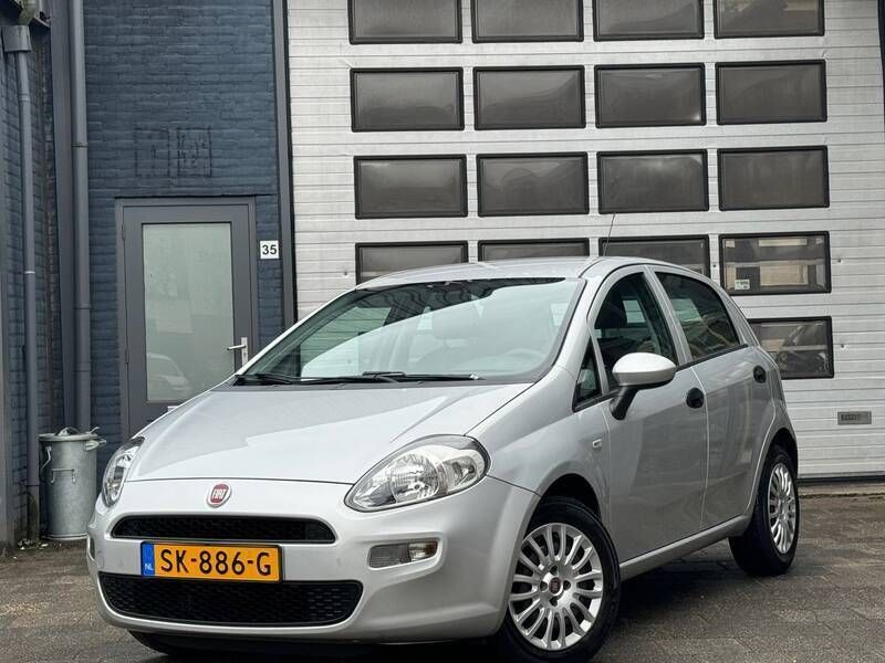 Grijs Gebruikt 2015 Fiat Punto Street Hatchback | € 5.495 (Goede deal) - Afbeelding 1/4