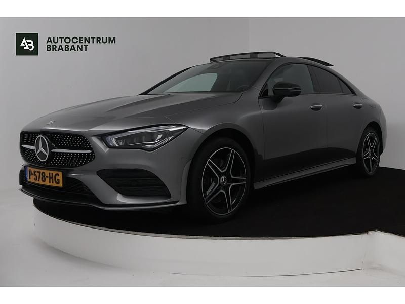 Grijs Gebruikt 2022 Mercedes CLA250 Business Sedan | € 33.945 (Eerlijke prijs) - Afbeelding 1/4