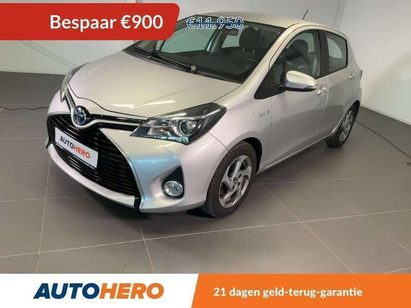 Zilver, metallic lak Gebruikt 2015 Toyota Yaris Comfort Hatchback | € 11.249 (Goede deal) - Afbeelding 1/3
