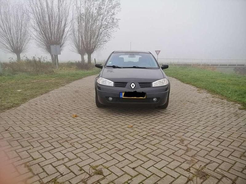 Zwart Gebruikt 2005 Renault Mégane II Business Hatchback | € 1.500 (Eerlijke prijs) - Afbeelding 1/4