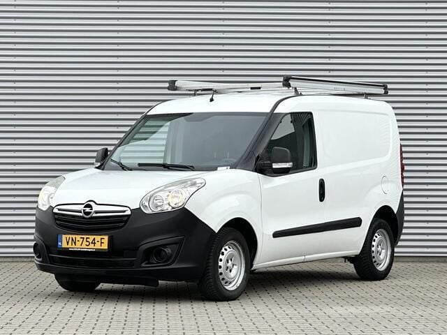 5pu :polar white s Gebruikt 2015 Opel Combo Edition MPV | € 3.999 (Goede deal) - Afbeelding 1/4