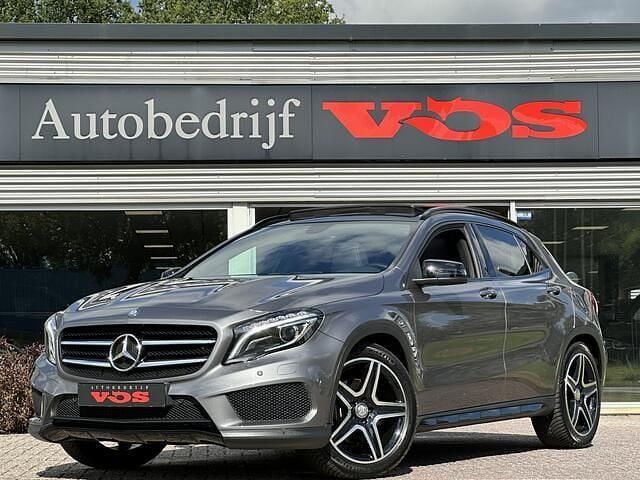 Grijs Gebruikt 2015 Mercedes GLA250 AMG line SUV | € 21.900 (Eerlijke prijs) - Afbeelding 1/4