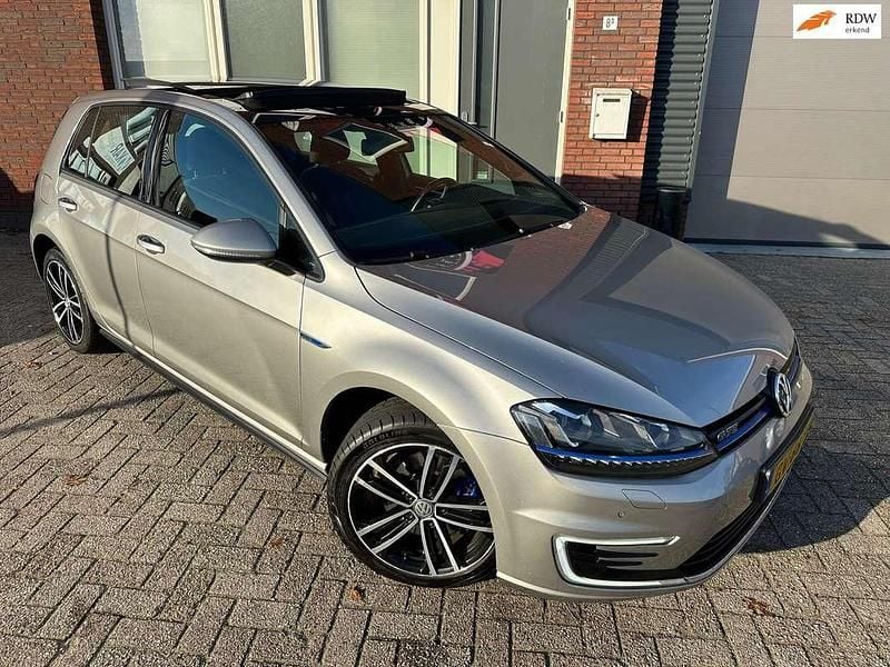 Grijs (metallic) Gebruikt 2015 VW Golf VII GTE Hatchback | € 8.999 (Goede deal) - Afbeelding 1/4