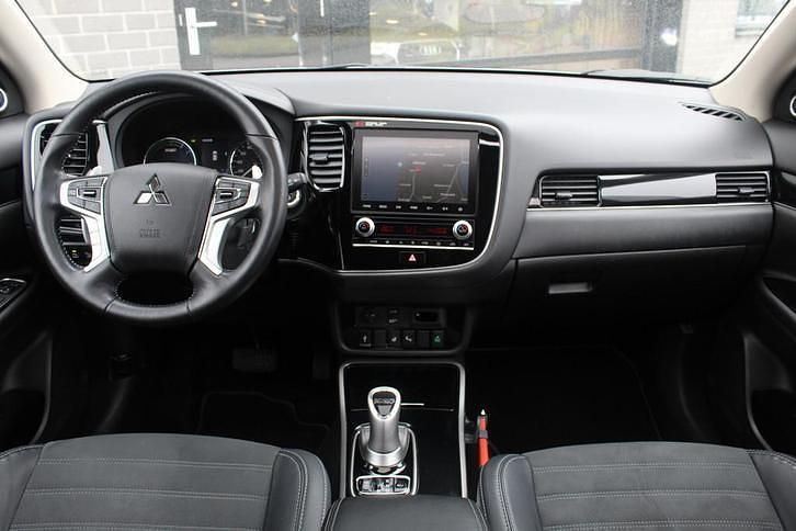 Occasion Mitsubishi Outlander Intense+ 177 PK (130 kW) 2020 Grijs SUV