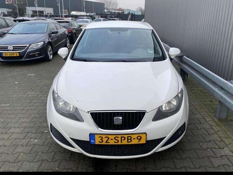 Wit Gebruikt 2011 Seat Ibiza MPV | € 2.500 (Eerlijke prijs) - Afbeelding 1/4