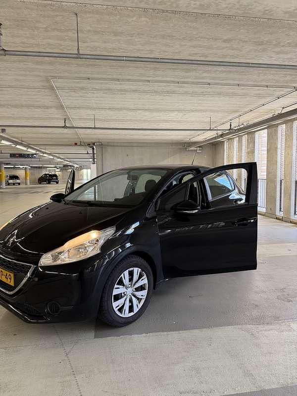 Zwart Gebruikt 2013 Peugeot 208 Active Hatchback | € 4.500 (Eerlijke prijs) - Afbeelding 1/4