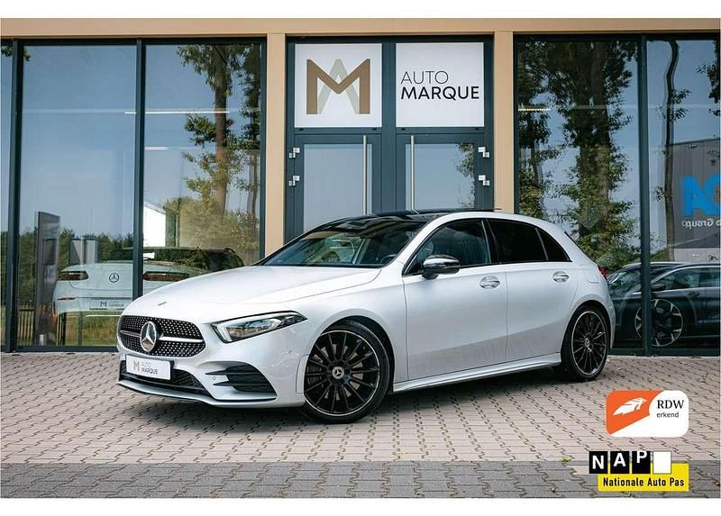 Grijs Gebruikt 2020 Mercedes A250 Premium Plus Hatchback | € 27.900 (Eerlijke prijs) - Afbeelding 1/4