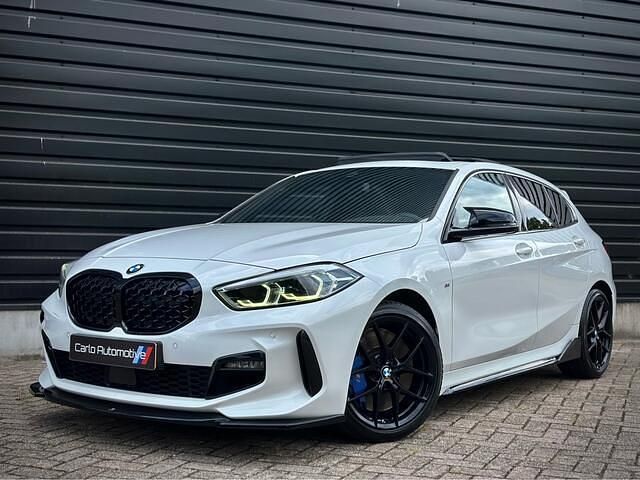 Wit / alpinweiss iii (300) Gebruikt 2020 BMW M135 M Performance Hatchback | € 26.950 - Afbeelding 1/4