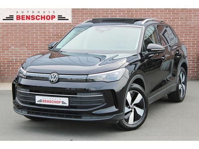 Zwart Gebruikt 2024 VW Tiguan Edition SUV | € 45.850 (Goede deal) - Afbeelding 1/4