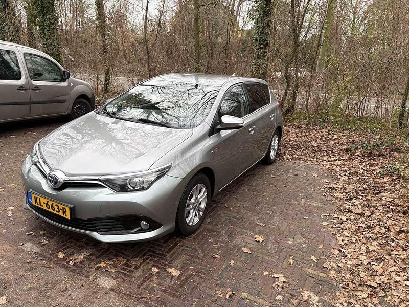 Grijs Occasion 2016 Toyota Auris MPV | € 12.999 (Eerlijke prijs) - Afbeelding 1/4