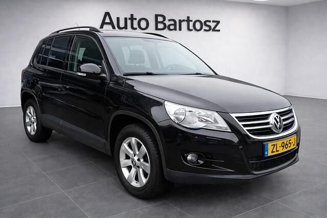 Zwart Occasion 2011 VW Tiguan Comfortline SUV | € 5.750 (Goede deal) - Afbeelding 1/4