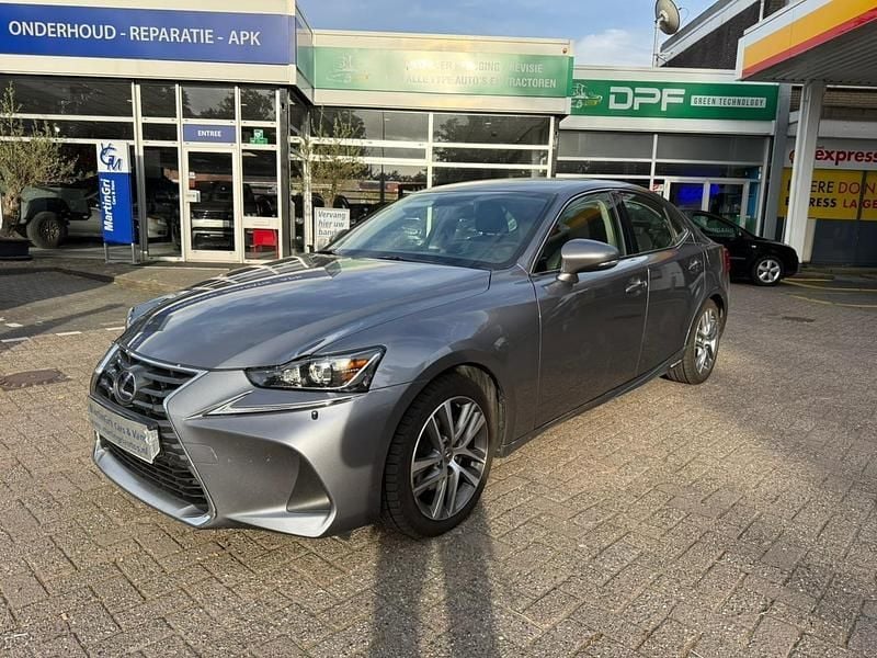Beige (metallic) Gebruikt 2019 Lexus IS300h Sedan | € 22.950 (Goede deal) - Afbeelding 1/4