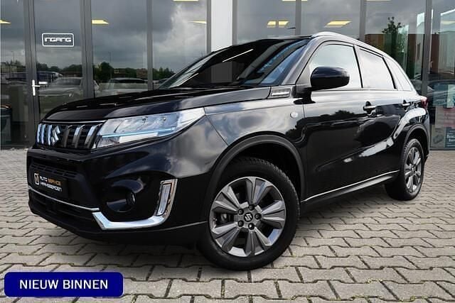Zwart Gebruikt 2024 Suzuki Vitara Active SUV | € 23.750 (Super prijs) - Afbeelding 1/4