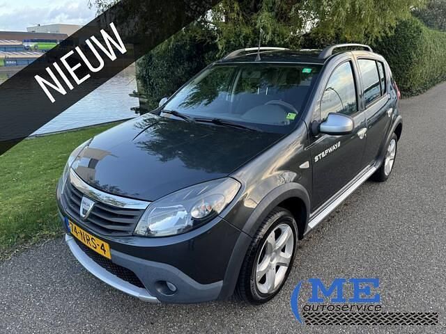 Grijs Gebruikt 2010 Dacia Sandero Stepway Hatchback | € 4.450 (Eerlijke prijs) - Afbeelding 1/4