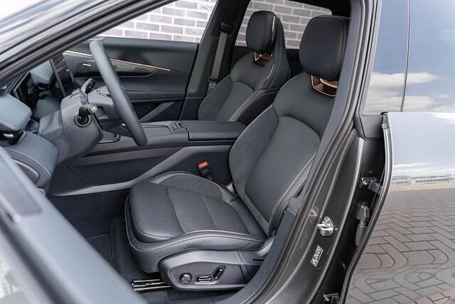 Nieuw Lynk & Co 08 349 PK (256 kW) 2026 Grijs SUV