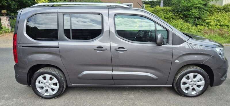 Grijs Gebruikt 2020 Opel Combo Life Edition | € 23.450 - Afbeelding 1/4