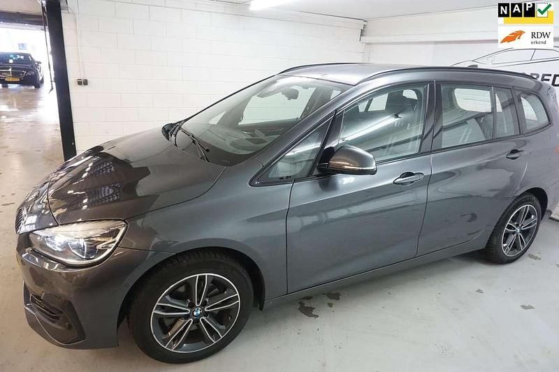 Grijs Gebruikt 2022 BMW 218 Gran Tourer Executive MPV | € 20.950 (Goede deal) - Afbeelding 1/4