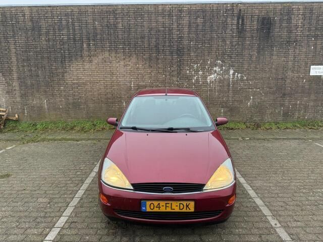Occasion Ford Focus Ghia 101 PK (74 kW) 2000 Rood Sedan