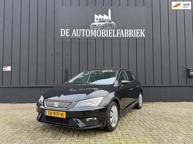 Zwart Gebruikt 2018 Seat Leon Style Hatchback | € 13.799 (Eerlijke prijs) - Afbeelding 1/4