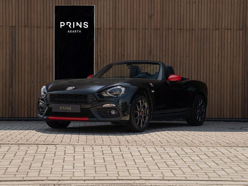Zwart Gebruikt 2018 Fiat 124 Spider Abarth Cabriolet | € 33.900 (Eerlijke prijs) - Afbeelding 1/4