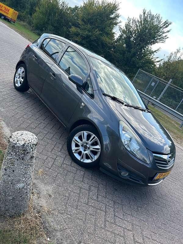 Grijs Gebruikt 2010 Opel Corsa Edition Hatchback | € 3.500 (Goede deal) - Afbeelding 1/4