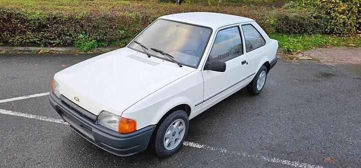 Occasion Ford Escort Sport 90 PK (66 kW) 1986 Wit Sedan