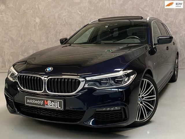 Zwart Gebruikt 2019 BMW 520 Executive Stationwagen | € 29.445 (Iets duurder) - Afbeelding 1/4