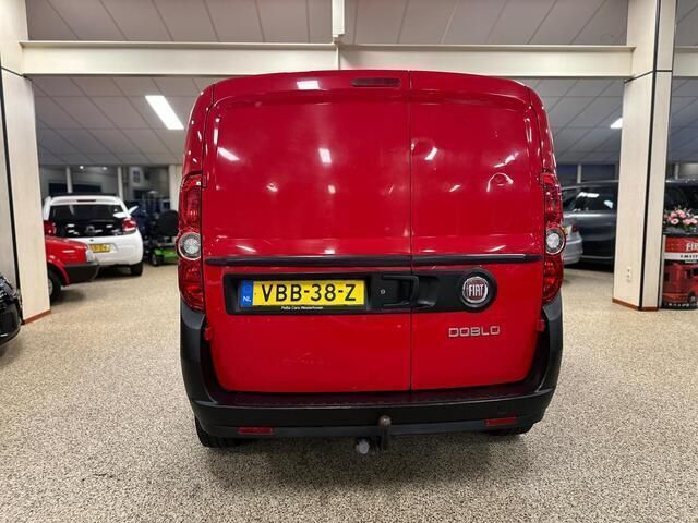 Occasion Fiat Doblò 95 PK (69 kW) 2010 Rood MPV