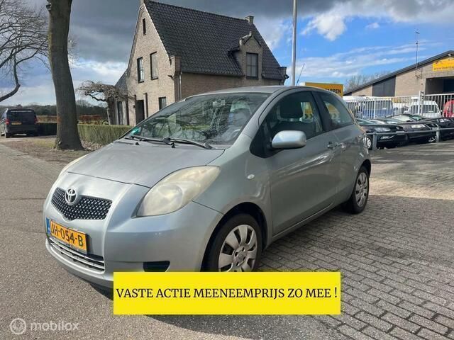 Grijs metallic Gebruikt 2007 Toyota Yaris Terra Hatchback | € 2.350 (Eerlijke prijs) - Afbeelding 1/4