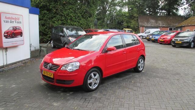 Rood Gebruikt 2006 VW Polo Hatchback | € 2.695 (Eerlijke prijs) - Afbeelding 1/4