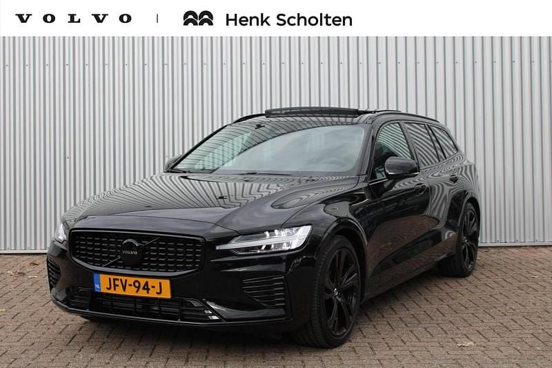 Zwart Nieuw 2025 Volvo V60 Plus Stationwagen | € 57.950 - Afbeelding 1/4