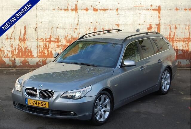 Grijs Gebruikt 2006 BMW 525 Executive Stationwagen | € 6.950 (Iets duurder) - Afbeelding 1/4