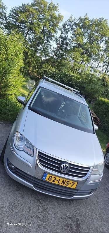 Zilver Gebruikt 2010 VW Touran R-line Edition MPV | € 5.200 - Afbeelding 1/4