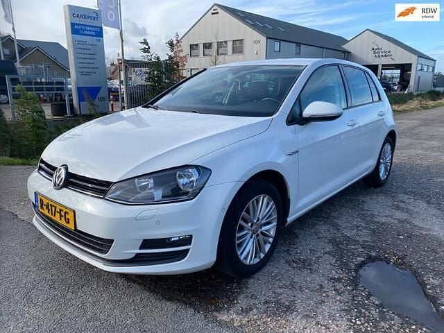 Wit Gebruikt 2015 VW Golf VII Trendline Hatchback | € 8.750 (Super prijs) - Afbeelding 1/4