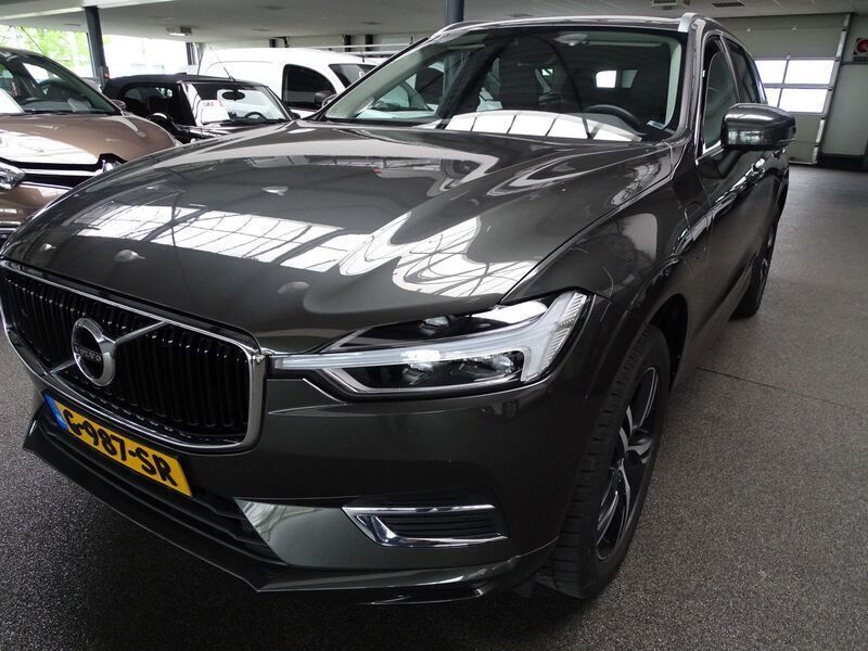 Grijs, metallic lak Gebruikt 2019 Volvo XC60 Momentum SUV | € 34.400 (Super prijs) - Afbeelding 1/4