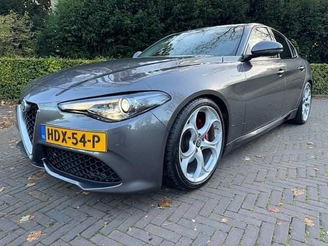 Grijs Gebruikt 2019 Alfa Romeo Giulia Veloce Sedan | € 34.600 (Goede deal) - Afbeelding 1/4